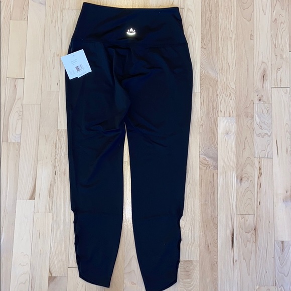 NWT Beyond Yoga Leggings - Picture 6 of 7